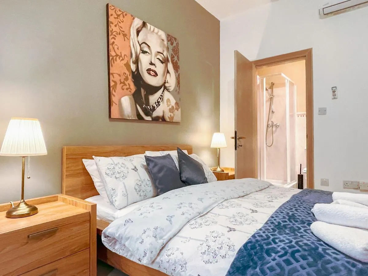 Charming 2Br Apartment With Large Terrace And Valley Views St Julians San Ġiljan 0*,  Málta